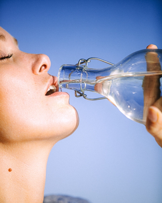 buikvet voorkomen door water drinken