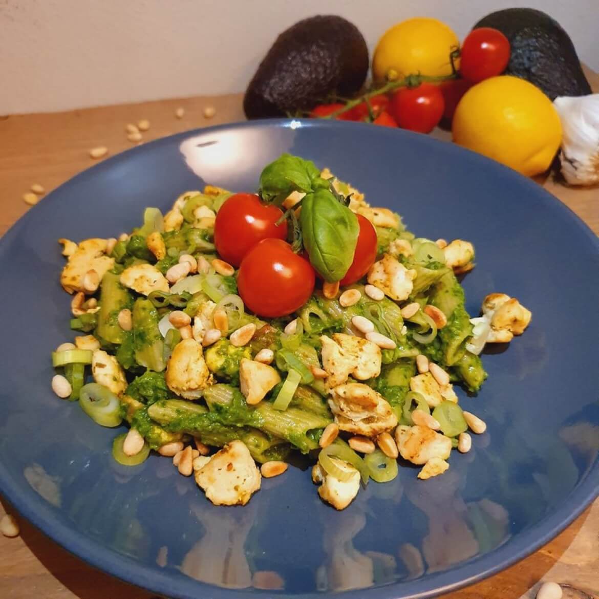 Romige avocado-spinazie pasta