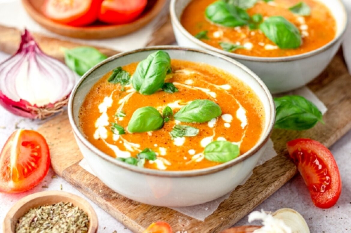 gezonde lunchrecepten tomatensoep met basilicum