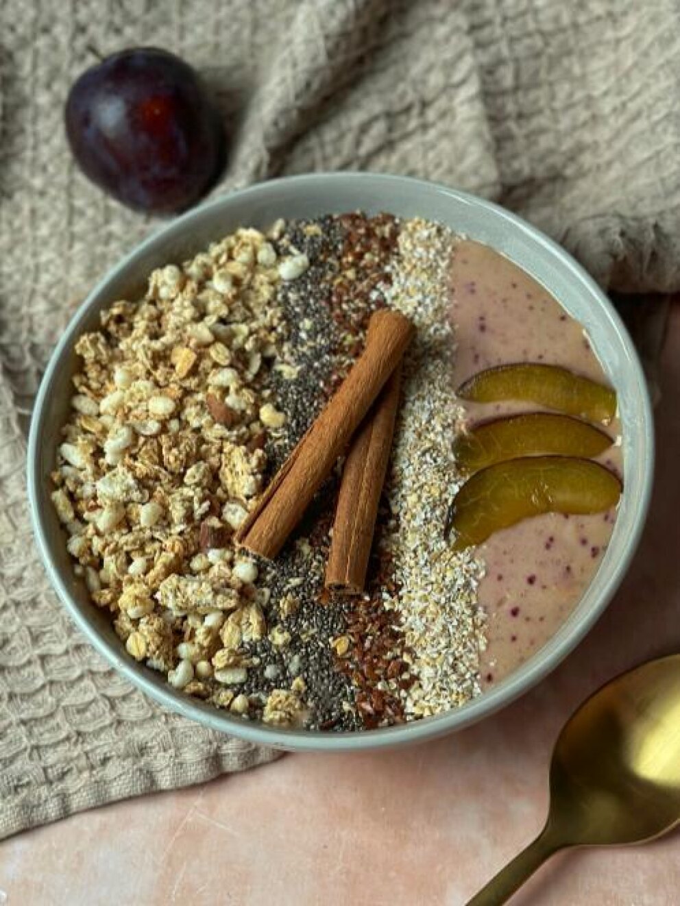 Pruimen smoothiebowl 