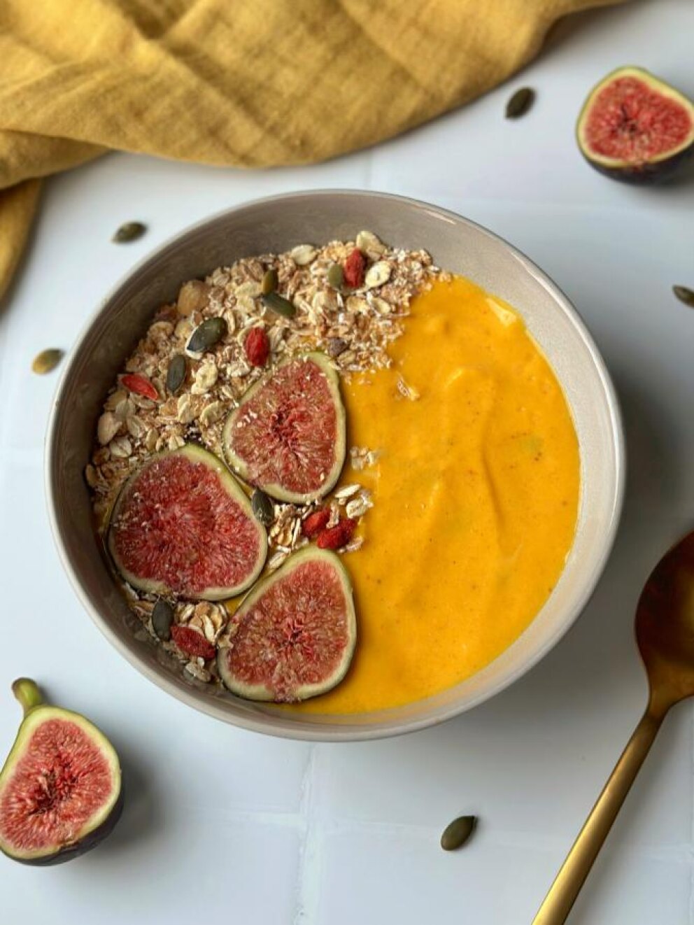 Pumpkin spice smoothie bowl