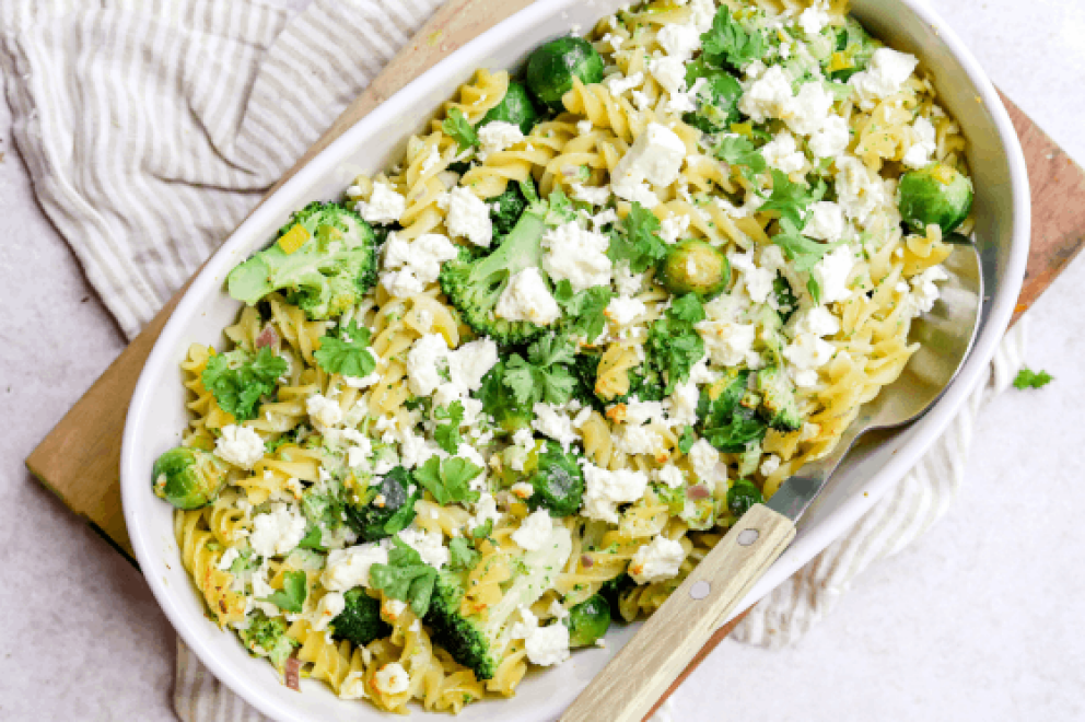 Pasta ovenschotel met broccoli, feta en spruitjes 