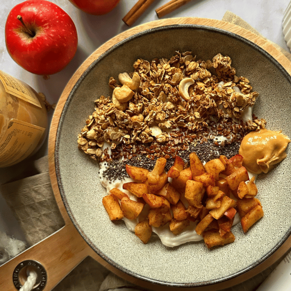 Gebakken appel en granola bowl