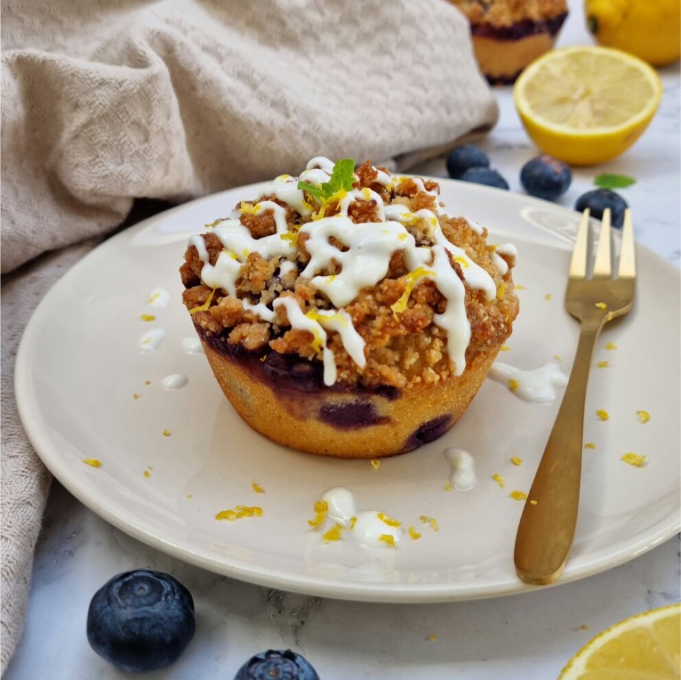 Lemon blueberry crumble muffins