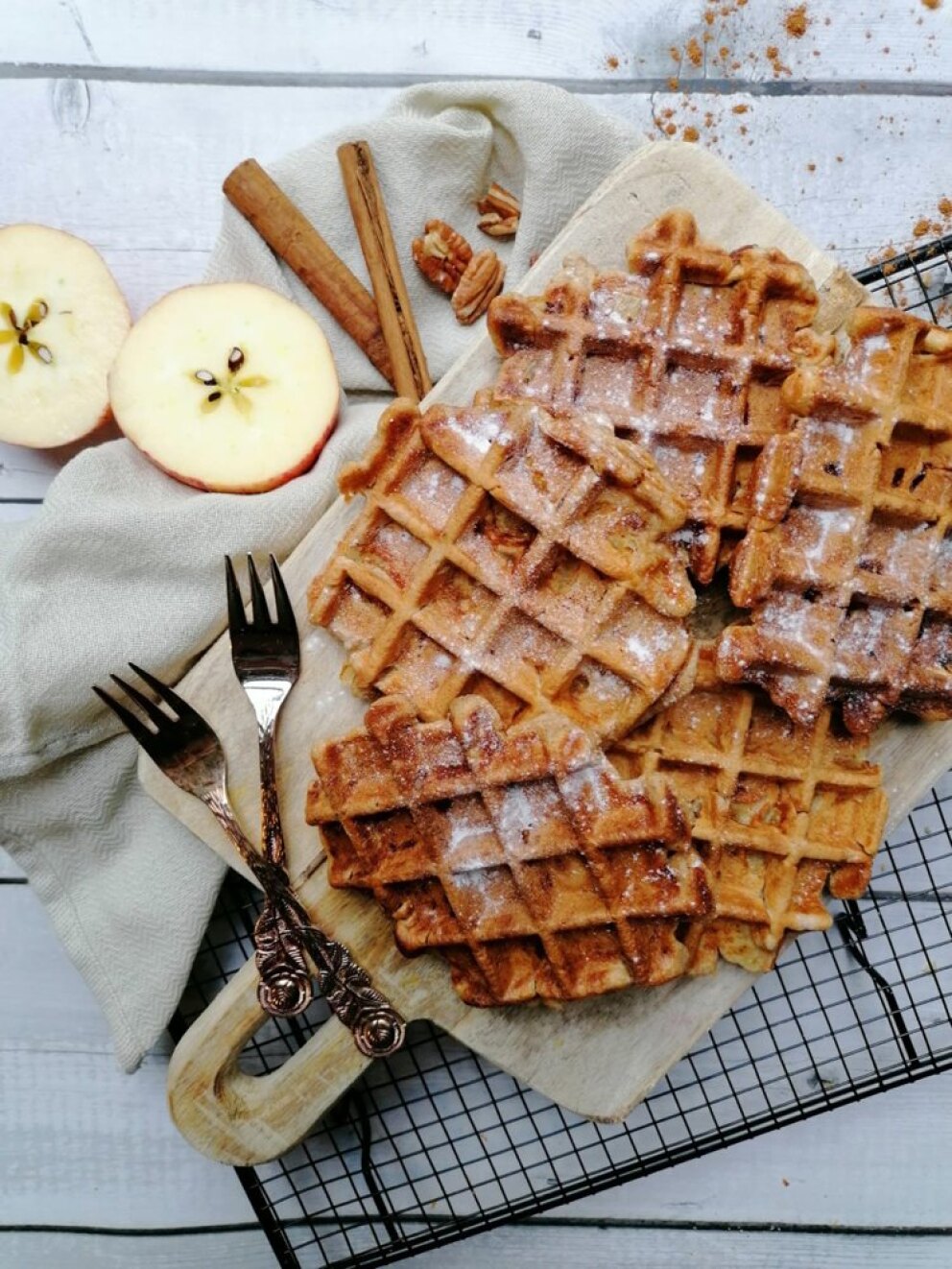 Speculaaswafels met appel en pecannoten