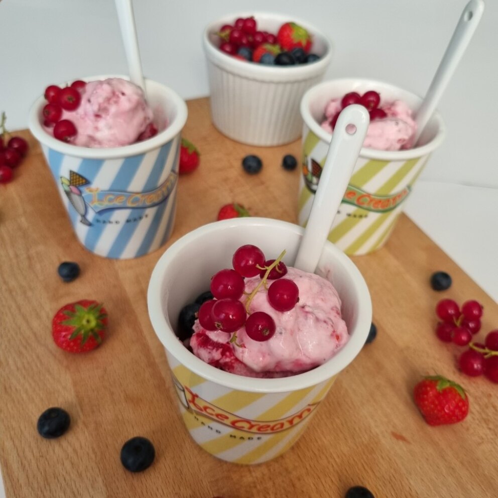 Yoghurt-bosvruchten ijs