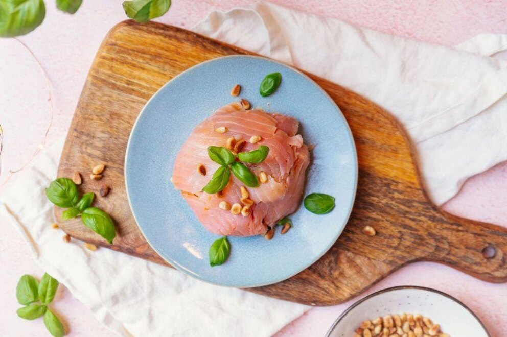 Zalmbonbons met pesto en pijnboompitten