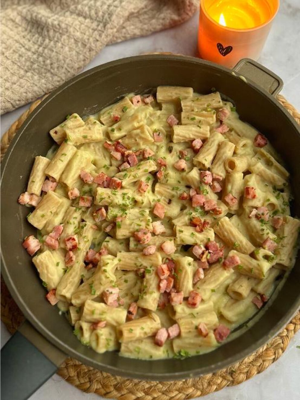 Rigatoni met bloemkoolsaus en spekjes 